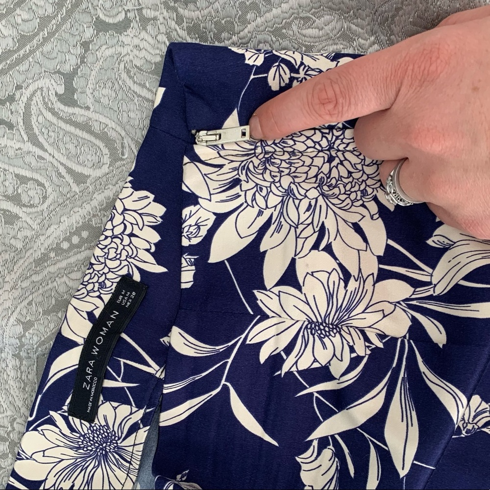 Zara - Pencil Skirt - Size M